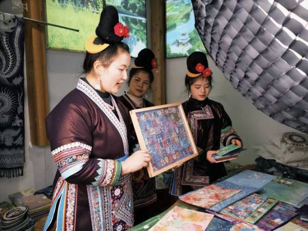 巅峰国际下载 贵州千年侗寨非遗织就乡村振兴锦绣路